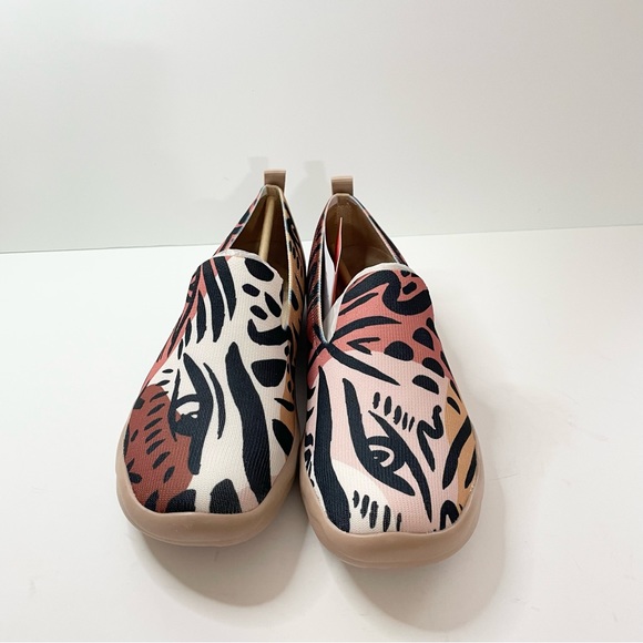 Size 9 NWT UIN Slip On Shoes Comfortable Loafers Leopard's eyes brown knitted - Picture 2 of 9